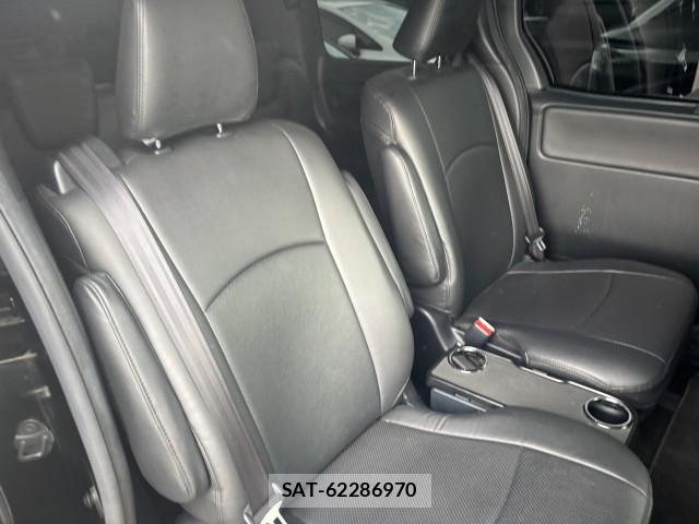 Toyota NOAH 2021-08 8072130-5
