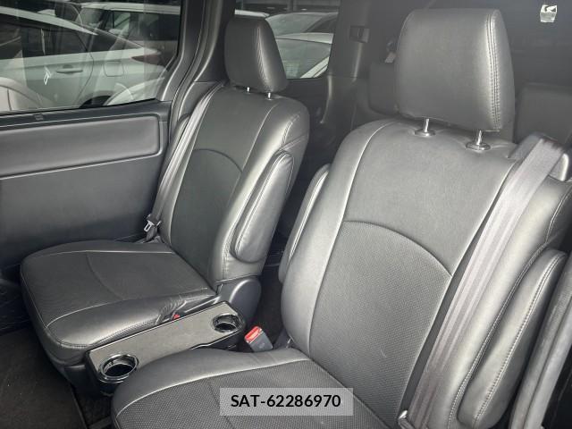 Toyota NOAH 2021-08 8072130-6