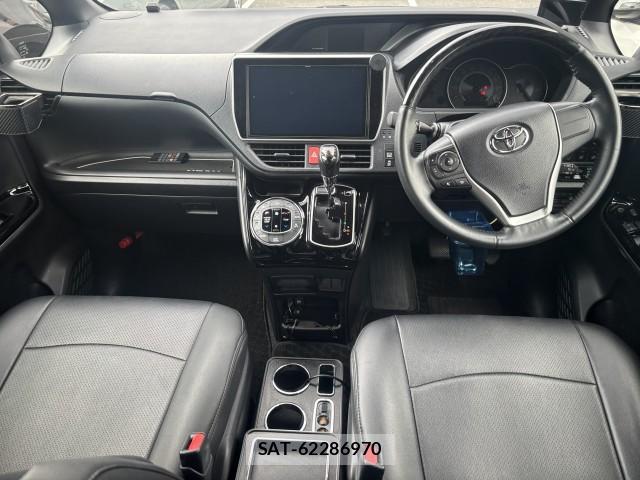 Toyota NOAH 2021-08 8072130-7