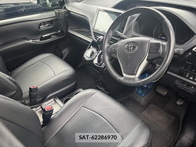 Toyota NOAH 2021-08 8072130-8