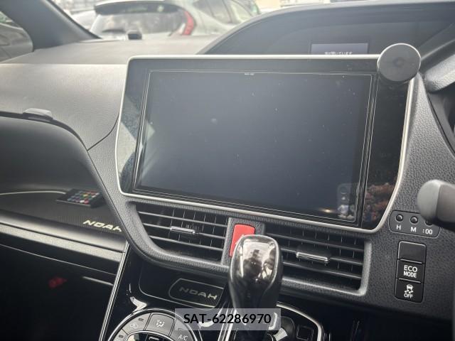 Toyota NOAH 2021-08 8072130-9