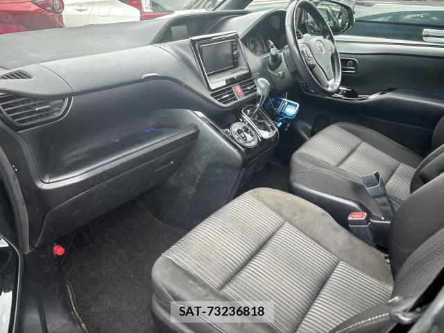 Toyota NOAH 2017-08 8072140-2