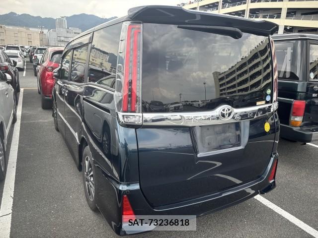 Toyota NOAH 2017-08 8072140-4