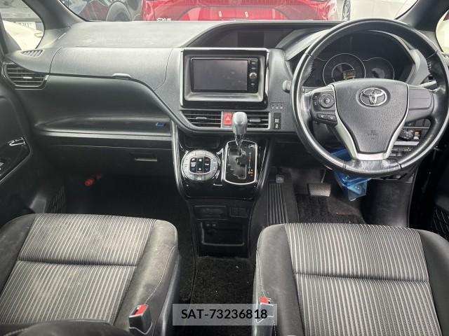 Toyota NOAH 2017-08 8072140-9