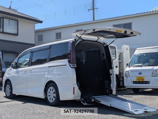 Toyota NOAH 2021-04 8072212-0