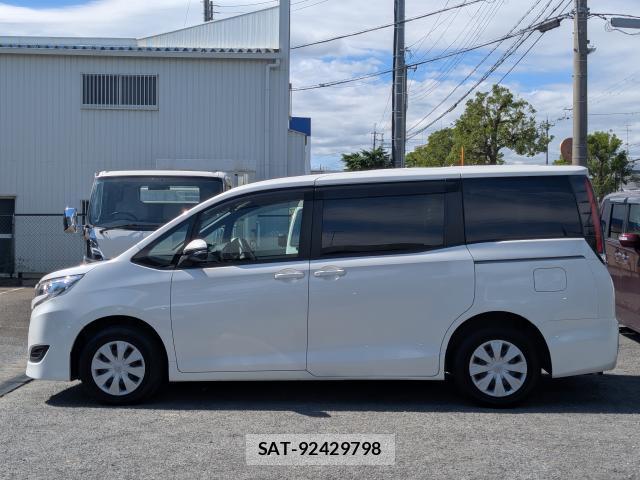 Toyota NOAH 2021-04 8072212-10