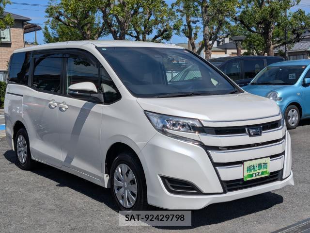 Toyota NOAH 2021-04 8072212-11