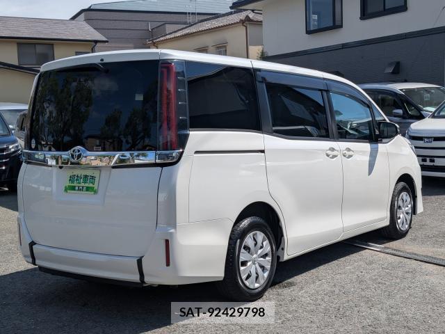 Toyota NOAH 2021-04 8072212-13