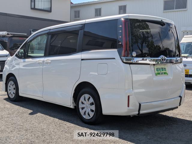 Toyota NOAH 2021-04 8072212-14