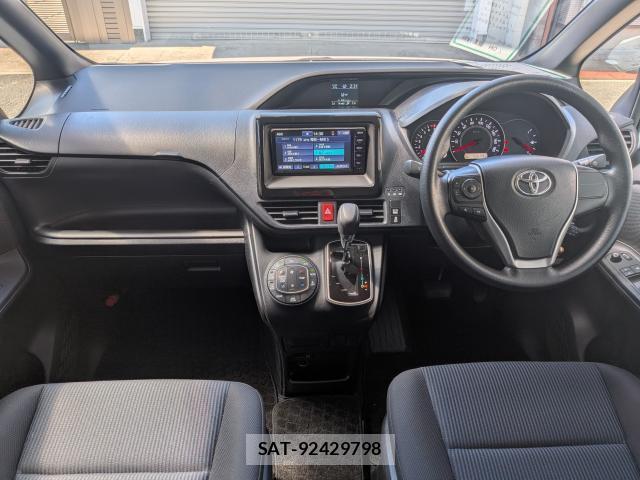 Toyota NOAH 2021-04 8072212-17