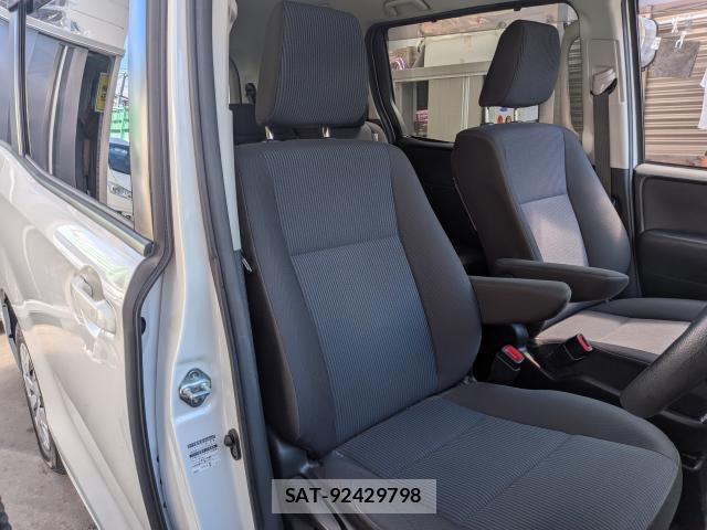 Toyota NOAH 2021-04 8072212-18