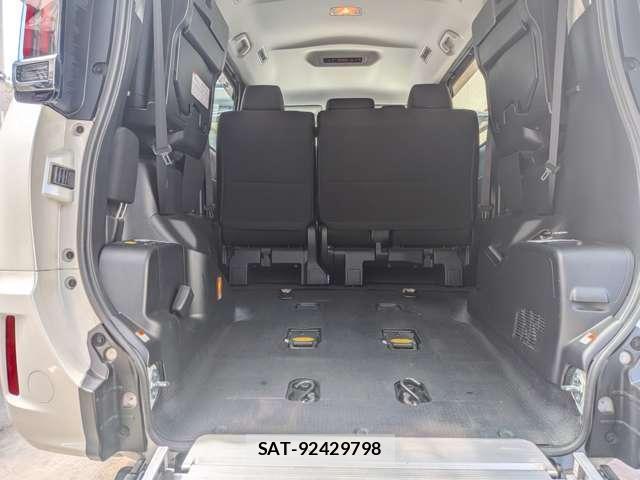 Toyota NOAH 2021-04 8072212-3