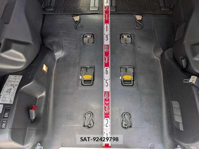 Toyota NOAH 2021-04 8072212-6