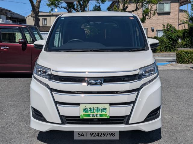Toyota NOAH 2021-04 8072212-9