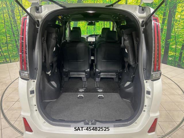 Toyota NOAH 2017-12 8072390-10