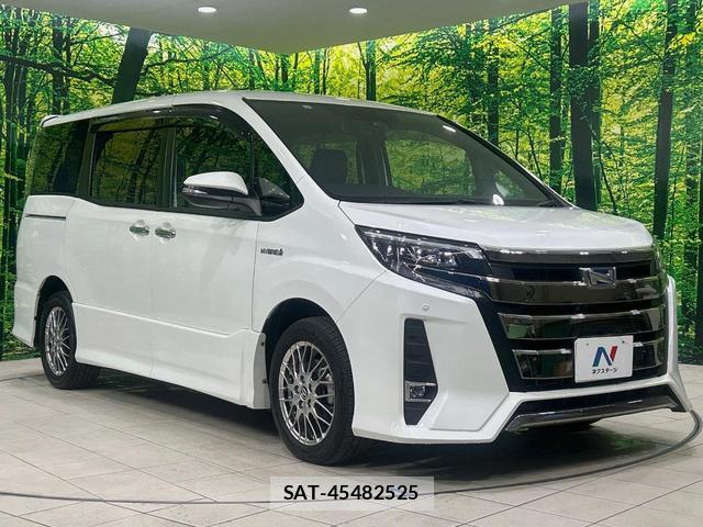 Toyota NOAH 2017-12 8072390-16