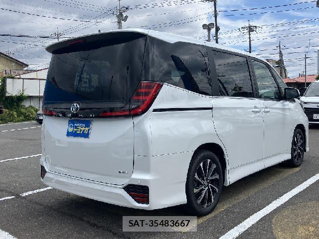 Toyota NOAH 2026-05 8072518-3
