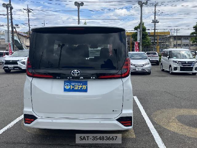 Toyota NOAH 2026-05 8072518-4