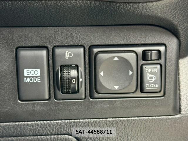 Nissan NOTE 2012-06 8072155-8
