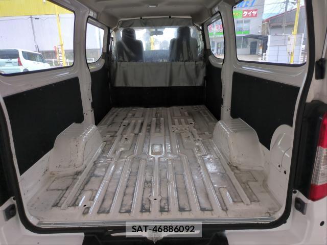 Nissan NV350 Caravan 2017-05 8072000-15