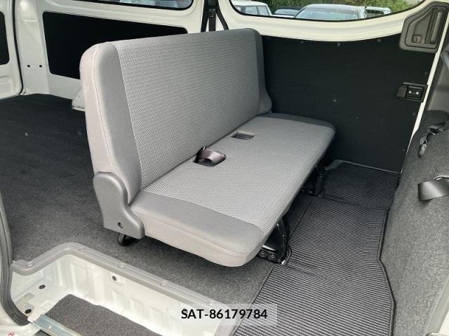 Nissan NV350 Caravan 2019-10 8072052-5