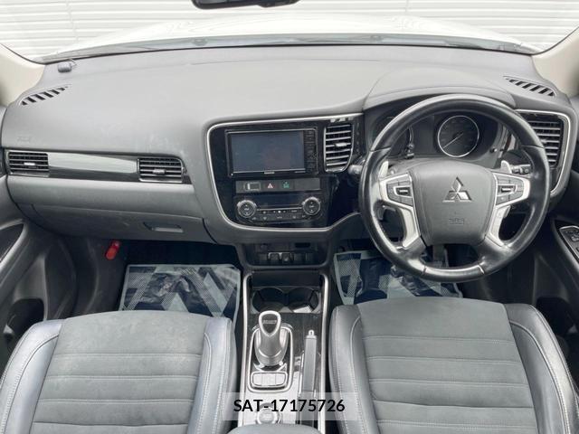 Mitsubishi OUTLANDER PHEV 2015-08 8071589-1