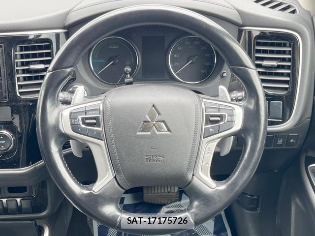 Mitsubishi OUTLANDER PHEV 2015-08 8071589-11
