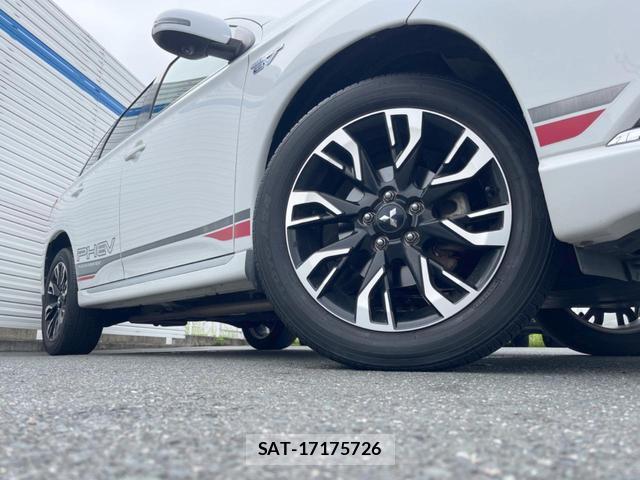 Mitsubishi OUTLANDER PHEV 2015-08 8071589-13