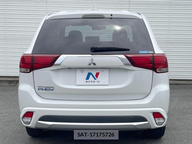 Mitsubishi OUTLANDER PHEV 2015-08 8071589-15