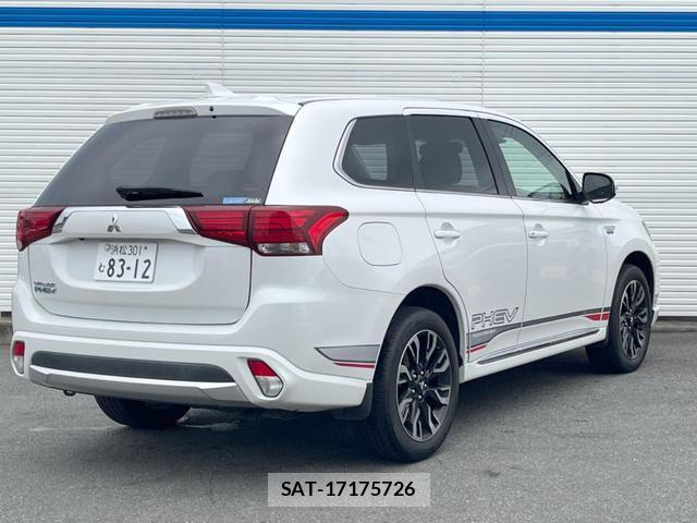 Mitsubishi OUTLANDER PHEV 2015-08 8071589-17