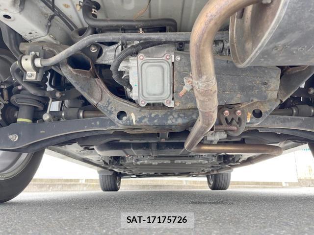 Mitsubishi OUTLANDER PHEV 2015-08 8071589-19