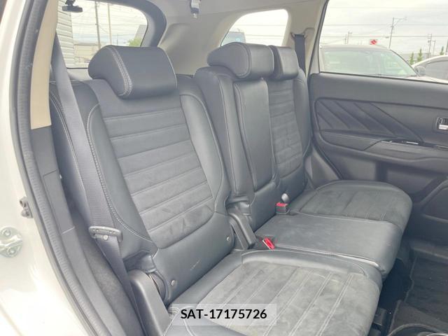 Mitsubishi OUTLANDER PHEV 2015-08 8071589-8