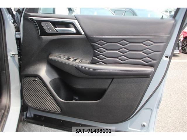 Mitsubishi OUTLANDER PHEV 2024-12 8071960-16