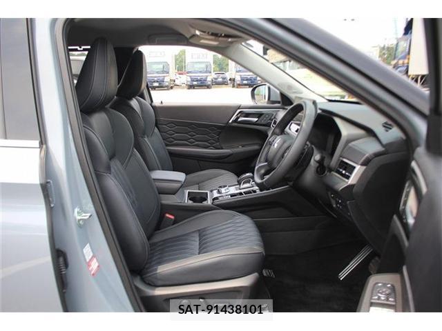 Mitsubishi OUTLANDER PHEV 2024-12 8071960-17