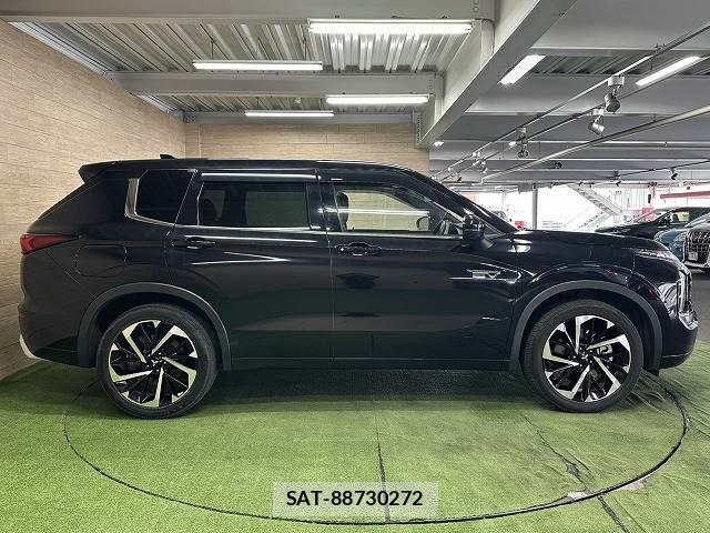 Mitsubishi OUTLANDER PHEV 2022-05 8072309-17