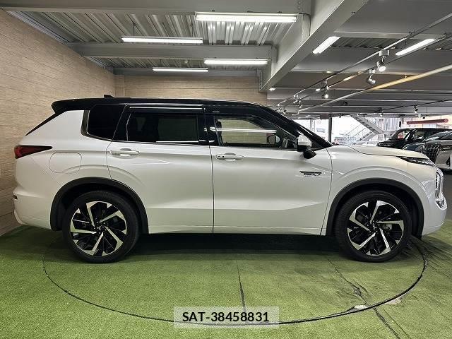 Mitsubishi OUTLANDER PHEV 2022-02 8072310-17