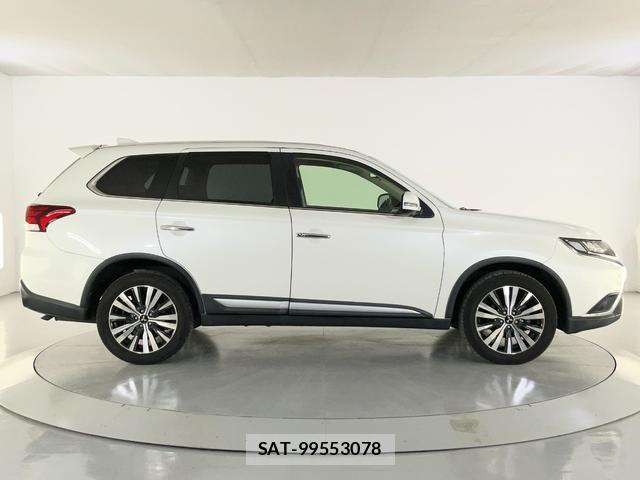 Mitsubishi OUTLANDER 2018-10 8072254-7