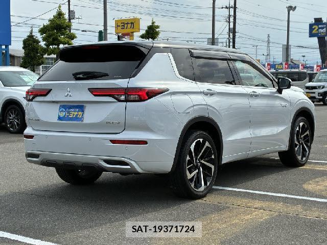 Mitsubishi OUTLANDER 2023-05 8072507-3