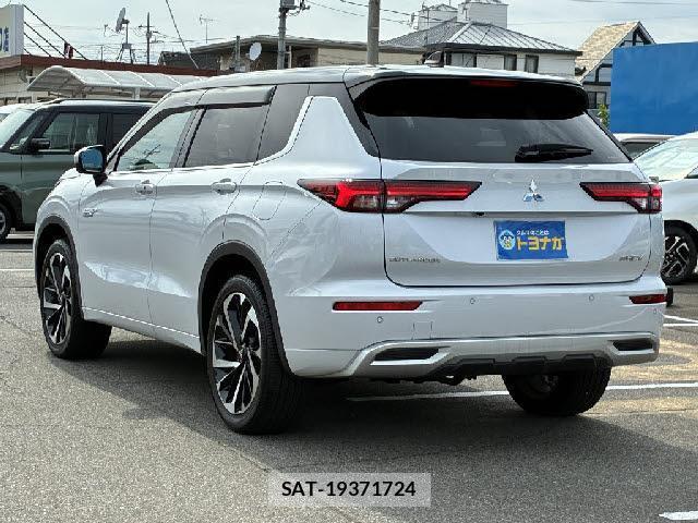 Mitsubishi OUTLANDER 2023-05 8072507-5
