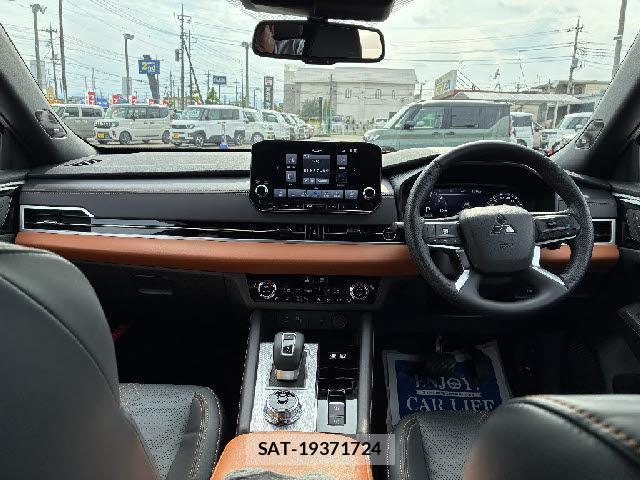 Mitsubishi OUTLANDER 2023-05 8072507-6