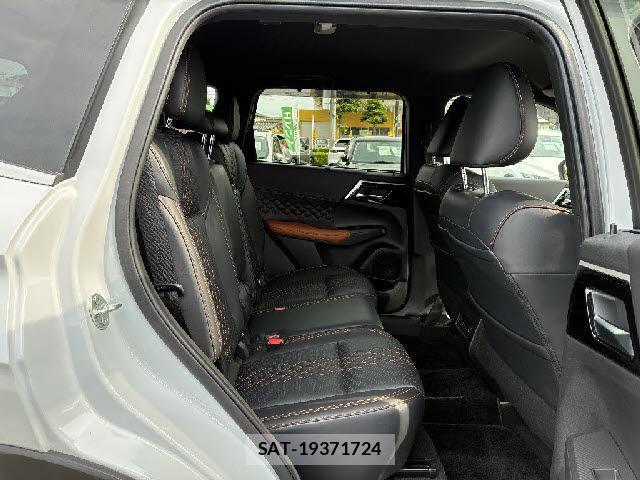 Mitsubishi OUTLANDER 2023-05 8072507-8