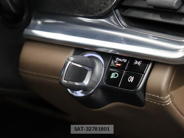 Porsche PANAMERA 2018-01 8071696-10