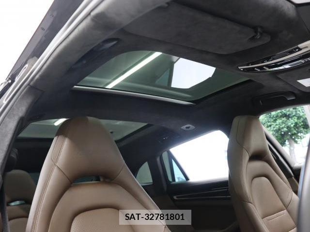 Porsche PANAMERA 2018-01 8071696-17