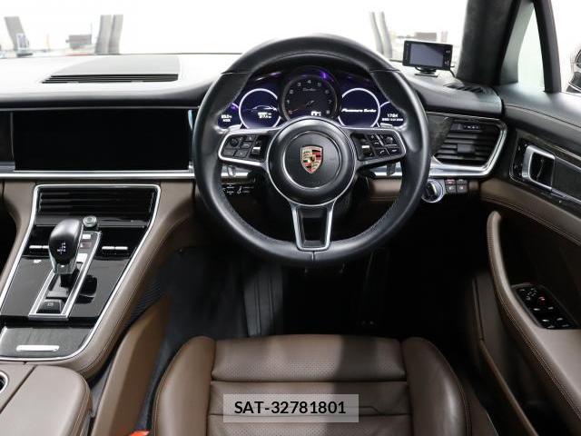 Porsche PANAMERA 2018-01 8071696-9