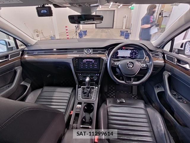 VolksWagen PASSAT VARIANT 2018-05 8072171-2
