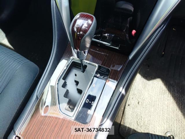 Toyota PREMIO 2019-06 8072551-11