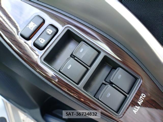 Toyota PREMIO 2019-06 8072551-13