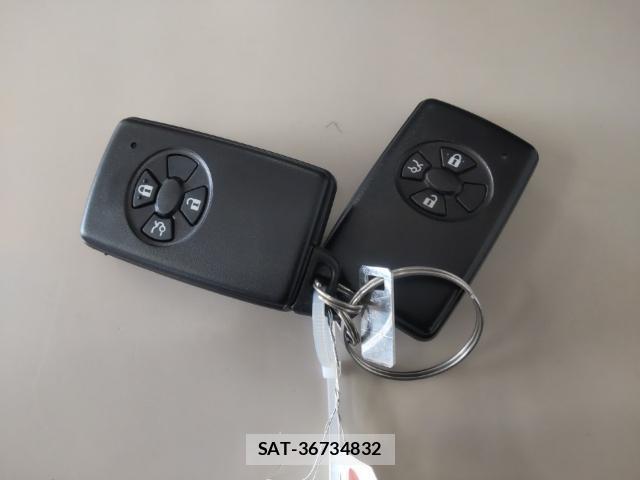 Toyota PREMIO 2019-06 8072551-14