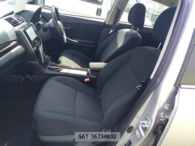 Toyota PREMIO 2019-06 8072551-15