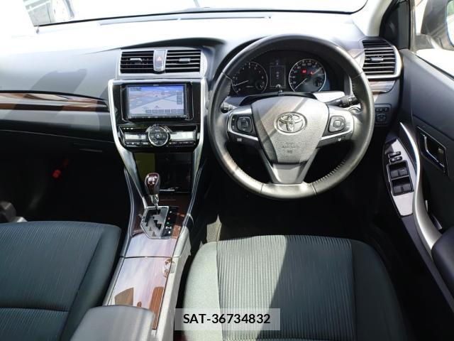Toyota PREMIO 2019-06 8072551-2